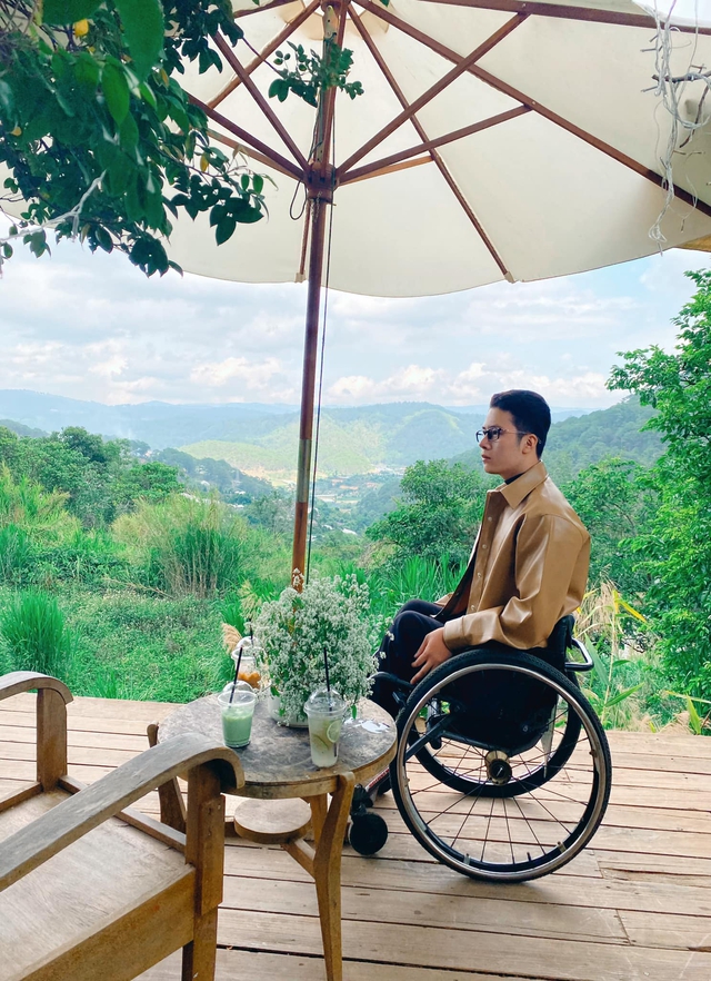 Chàng trai đi phượt khắp Việt Nam bằng xe lăn: Tạo ra điều kỳ diệu cho chính mình, tự tay làm nên khu vườn nhỏ mơ ước - Ảnh 1.
