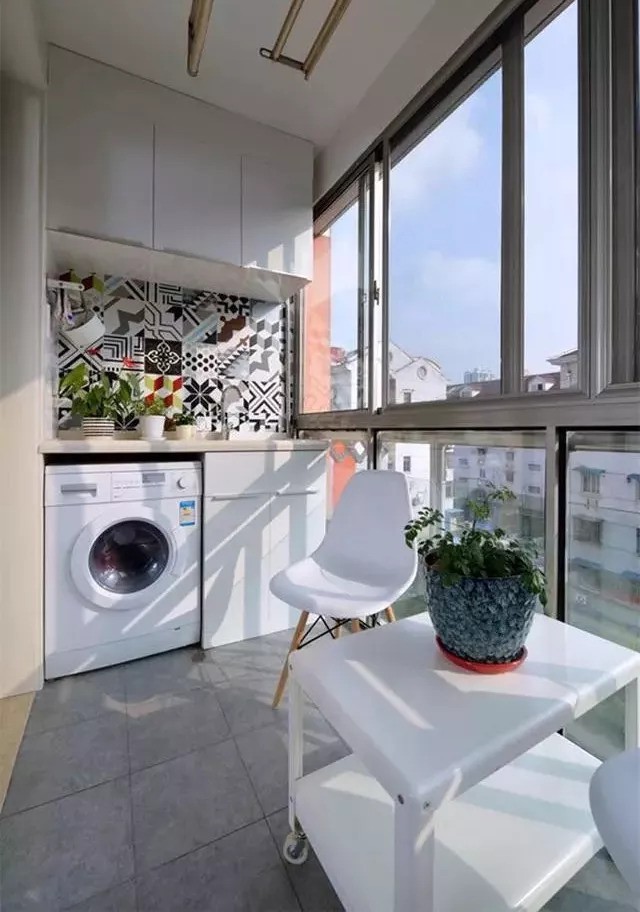 Tận dụng ban công để máy giặt, giải pháp hay cho những người ở nhà chung cư - Ảnh 11.