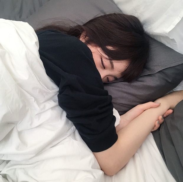 Đây là kiểu ngủ trưa có liên quan đến huyết áp cao, thậm chí gây ra đột quỵ mà nhiều người mắc phải - Ảnh 1.