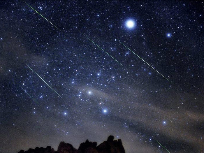 Delta Aquarids Meteor Shower là một trong những hiện tượng thiên văn đặc biệt nhất trên trái đất. Cùng theo dõi những chùm sao băng bay lượn trong không trung, tạo ra những đường cong đầy mê hoặc và kì diệu. Hãy để mình thư giãn và đắm mình trong cảm giác tuyệt vời của không gian.