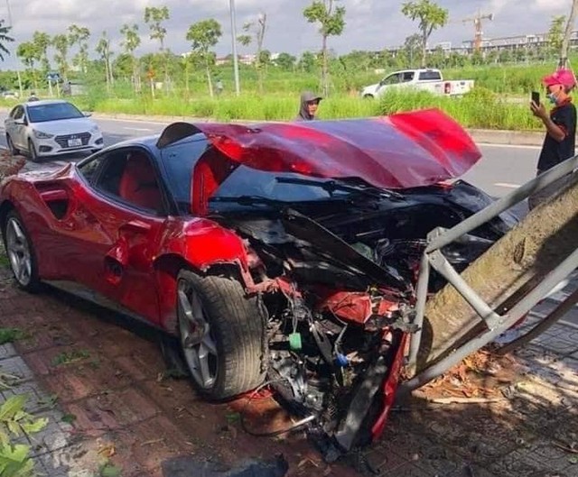  Vụ xe Ferrari 488 GTB bị tai nạn: Xuất hiện nhiều tình tiết lạ, Volvo Hà Nội lên tiếng - Ảnh 1.