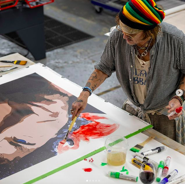  Johnny Depp bán các tác phẩm nghệ thuật được 3 triệu bảng chỉ trong vài giờ - Ảnh 2.