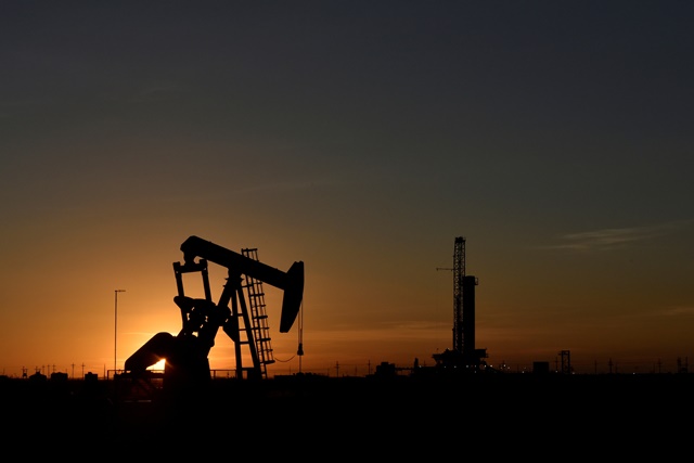 OPEC+ khó tăng sản lượng, giá dầu đi lên - Ảnh 1.