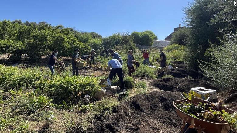 Dân Mỹ tích cóp ve chai bán kiếm tiền, mua hàng sắp ‘hết đát’ để tiết kiệm khi giá cả tăng kỷ lục - Ảnh 6. Dân Mỹ tích cóp ve chai bán kiếm tiền, mua hàng sắp ‘hết đát’ để tiết kiệm khi giá cả tăng kỷ lục - Ảnh 6.