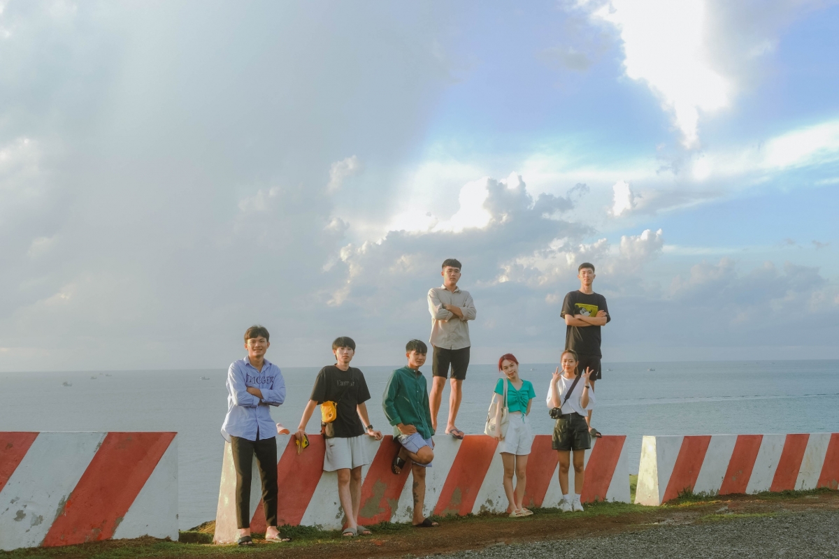 Cô gái du lịch 60 ngày trên đảo - Ảnh 2. Cô gái du lịch 60 ngày trên đảo - Ảnh 2.