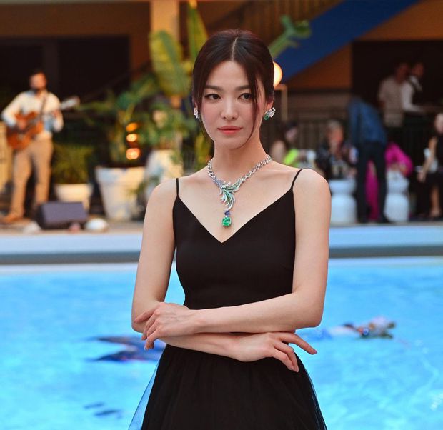 Chỉ 1 bức ảnh hậu trường sự kiện Paris, Song Hye Kyo đã khiến cả nghìn người thốt lên: Đây là mỹ nhân đẹp nhất châu Á! - Ảnh 3.