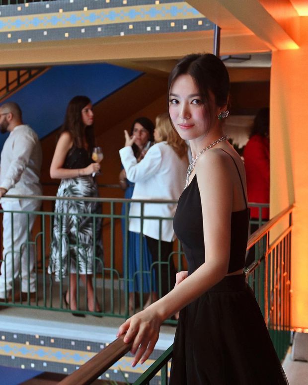 Chỉ 1 bức ảnh hậu trường sự kiện Paris, Song Hye Kyo đã khiến cả nghìn người thốt lên: Đây là mỹ nhân đẹp nhất châu Á! - Ảnh 5.