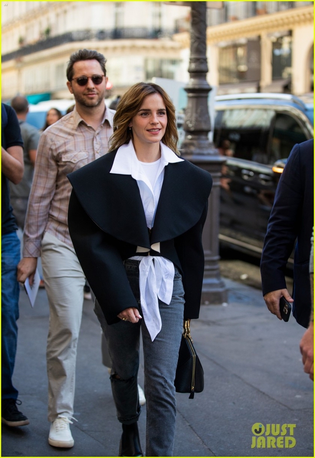 Emma Watson xinh đẹp dự show thời trang ở Pháp - Ảnh 3.