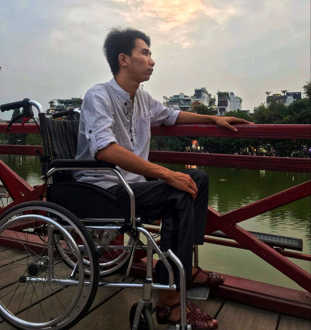 Thạc sỹ tâm lý bị trầm cảm sau cú ngã hỏng đôi chân: Vực dậy nhờ câu so sánh của bố - Ảnh 3. Thạc sỹ tâm lý bị trầm cảm sau cú ngã hỏng đôi chân: Vực dậy nhờ câu so sánh của bố - Ảnh 3.