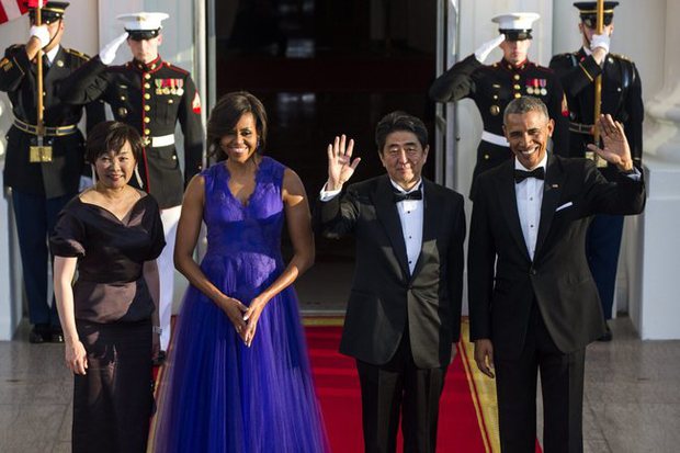 Bà Obama: Đỉnh cao tinh tế của thời trang ngoại giao, nhưng có lần người tính không bằng trời tính - Ảnh 1.