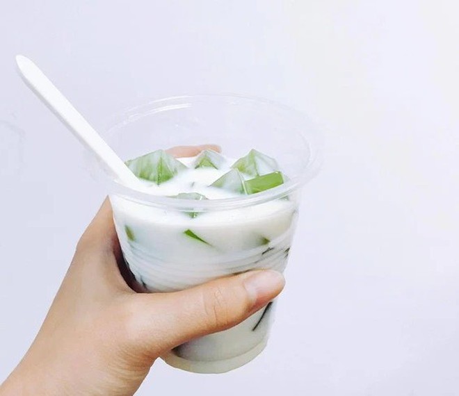 Đủ các món thạch đa dạng bán khắp các con phố Hà Nội, cứ hè đến là trở thành món ăn không thể thiếu - Ảnh 17.