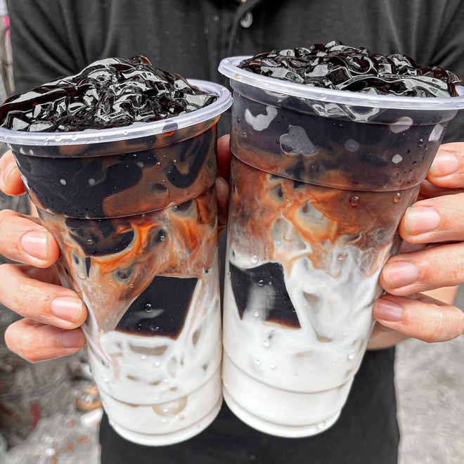 Đủ các món thạch đa dạng bán khắp các con phố Hà Nội, cứ hè đến là trở thành món ăn không thể thiếu - Ảnh 9. Đủ các món thạch đa dạng bán khắp các con phố Hà Nội, cứ hè đến là trở thành món ăn không thể thiếu - Ảnh 9.