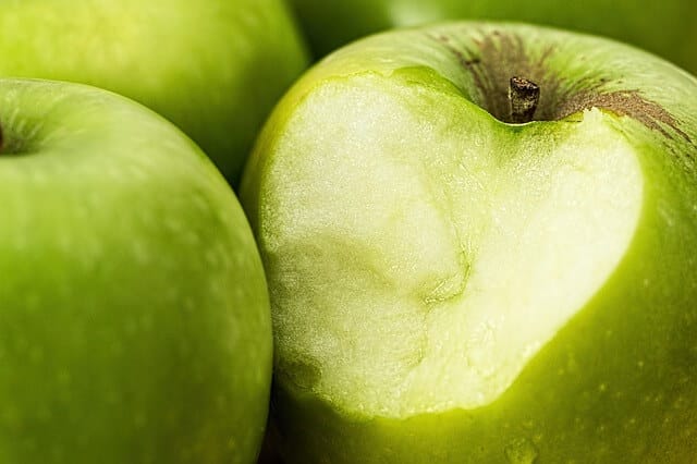 Ăn một quả táo xanh khi đói, cơ thể nhận được 10 lợi ích, phụ nữ sau tuổi 50 sẽ trẻ lâu - Ảnh 1.