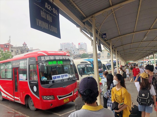 Giá xăng dầu giảm liên tiếp: DN vận tải mới chỉ lên kế hoạch giảm cước - Ảnh 1. Giá xăng dầu giảm liên tiếp: DN vận tải mới chỉ lên kế hoạch giảm cước - Ảnh 1.
