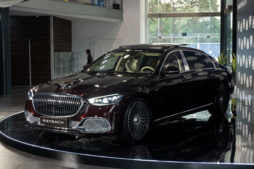 Ngồi thử Mercedes-Maybach S 680 giá 16 tỷ đồng tại Việt Nam: Đóng mở cửa như Rolls-Royce, ghế ông chủ có thể biến thành giường - Ảnh 1.