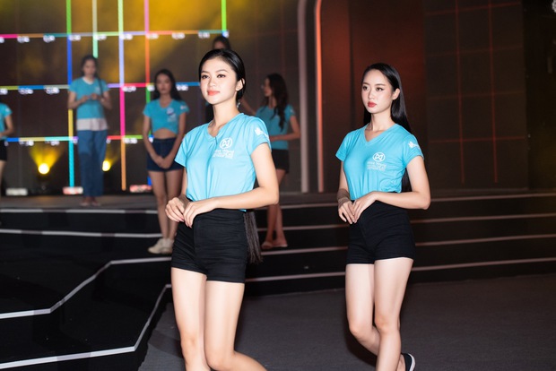  Tổng duyệt Miss World Vietnam 2022 trước giờ G: Lệ Quyên - Hà Hồ và sao đình đám đổ bộ, hé lộ sân khấu hoành tráng - Ảnh 1.