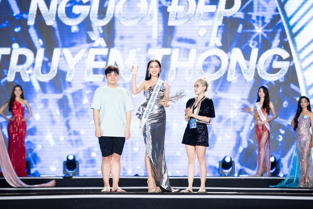  Tổng duyệt Miss World Vietnam 2022 trước giờ G: Lệ Quyên - Hà Hồ và sao đình đám đổ bộ, hé lộ sân khấu hoành tráng - Ảnh 16.