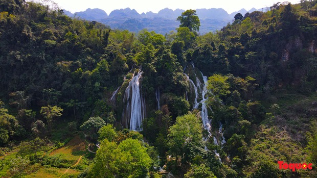 Explore the charming and beautiful Ta Nang waterfall in the middle of Son La mountains - Photo 14.