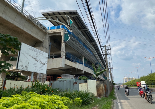  Hiện trạng 11 nhà ga trên cao tuyến Metro ở TP.HCM sau 10 năm thi công - Ảnh 9.