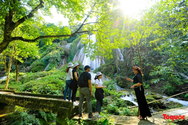 Discover the charming and beautiful Ta Nang waterfall in the middle of Son La mountains - Photo 9.
