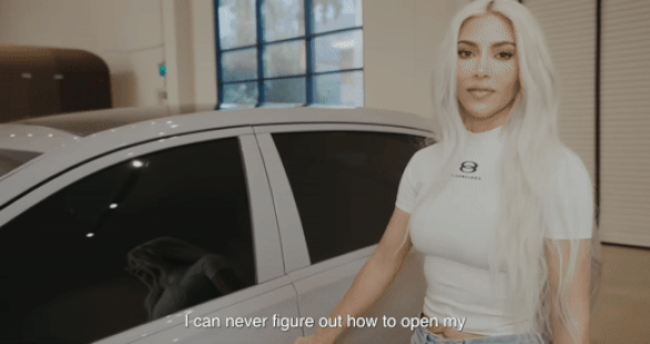 Kim Kardashian không biết mở cửa chiếc Maybach S-Class tùy biến cho riêng mình - Ảnh 3.