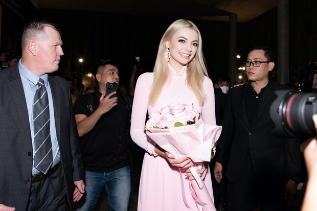 Choáng ngợp với nhan sắc tuyệt phẩm của Hoa hậu đẹp nhất thế giới 2021 trong bốn ngày ở Việt Nam - Ảnh 5.