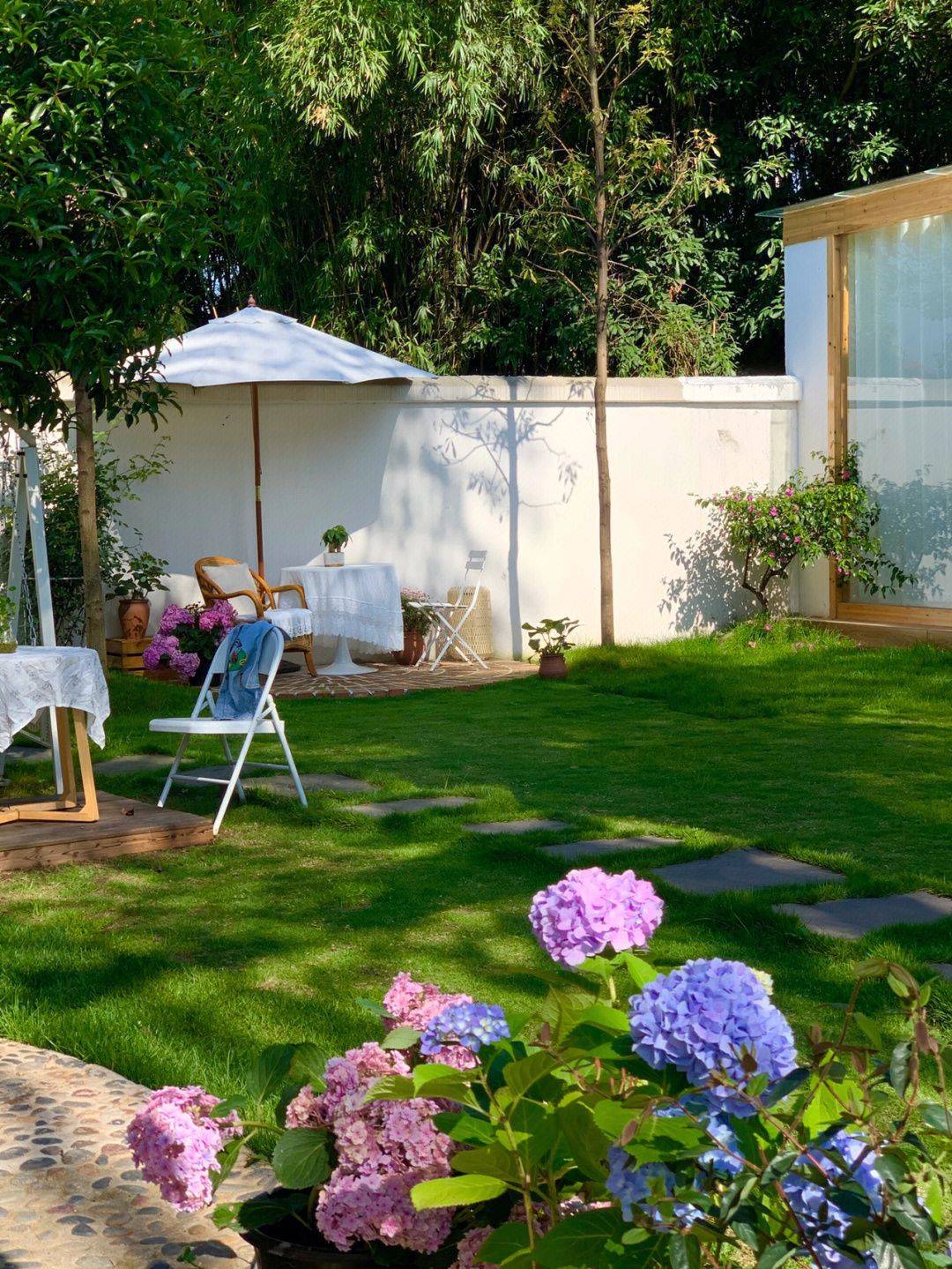 故郷に帰るために街を離れた9xガールは、リゾートのように美しい古い家を精力的に改装しました - 写真11.