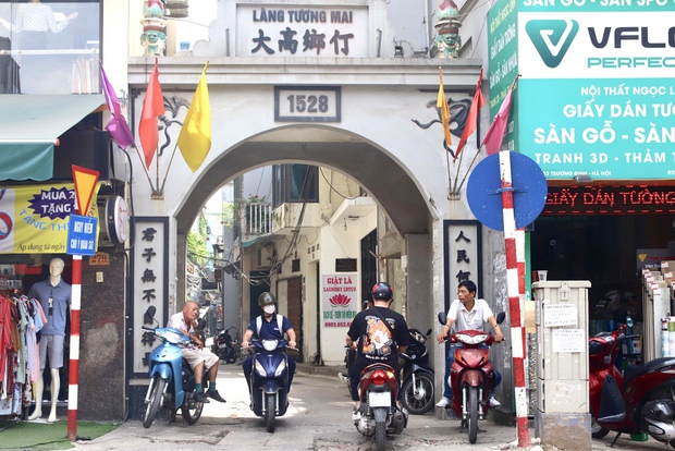 Chùm ảnh: Những cổng làng cổ kính trong lòng phố phường tấp nập của Hà Nội - Ảnh 13.