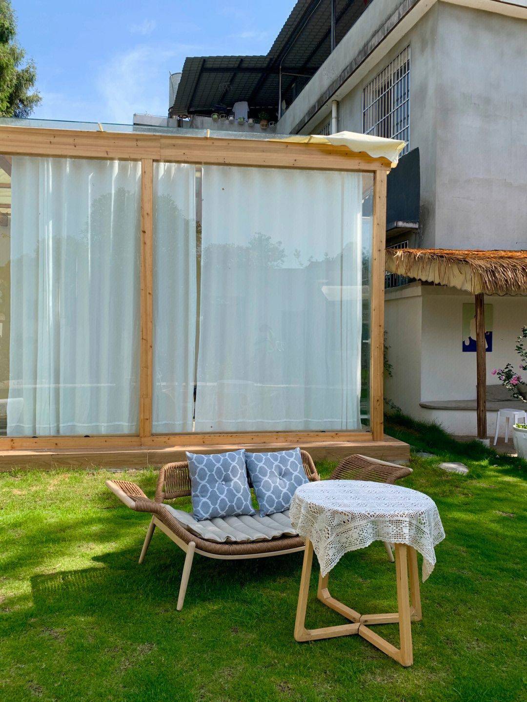 故郷に帰るために街を離れた9xの女の子は、リゾートのように美しい古い家を精力的に改装しました - 写真6.