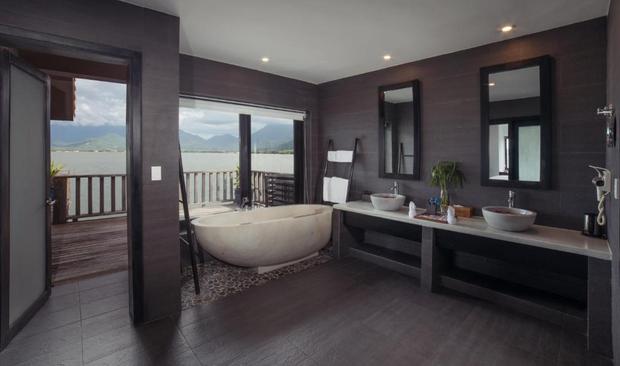 Maldives Hue version”: The first water bungalow in Vietnam, poetic and extremely sophisticated - Photo 6.