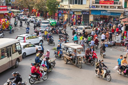 Khách Tây thích thú với những điều học được khi tới Việt Nam: Tình yêu chỉ từ chiếc xe máy - Ảnh 2.