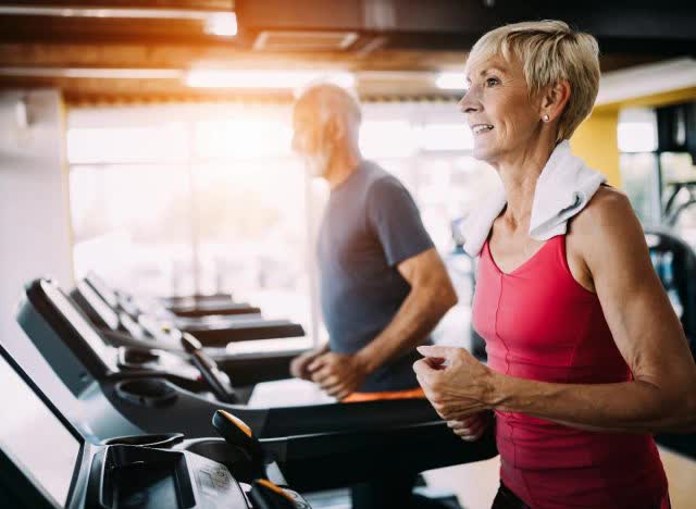 4 kiểu tập thể dục sai lầm không tốt cho tuổi thọ, đẩy nhanh tốc độ lão hóa, chuyên gia khuyến khích bỏ ngay - Ảnh 2.