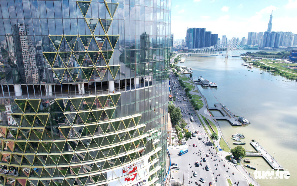 Tòa nhà chọc trời 'làm xấu bộ mặt' TP.HCM hơn 10 năm có chủ mới, đổi tên thành IFC One Saigon