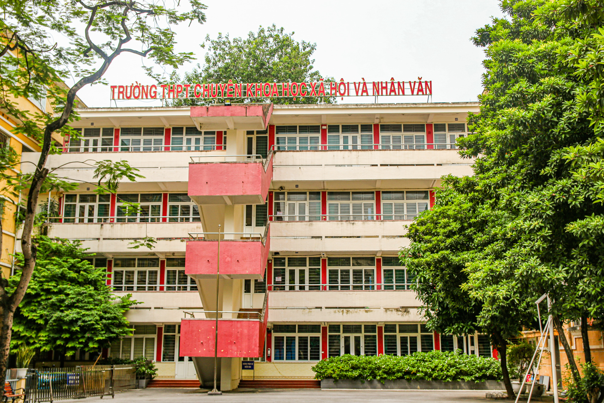  Khám phá trường đại học gần 80 năm truyền thống tại thủ đô - Ảnh 3.