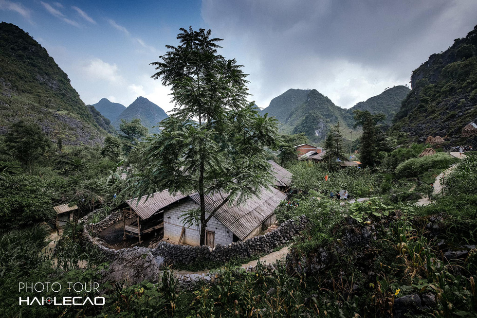 Lái xe trên những cung đường hùng vĩ, cắm trại giữa sông núi Hà Giang - Ảnh 6.