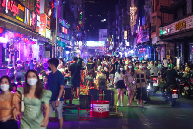 TP Hồ Chí Minh thắp sáng kinh tế đêm - Ảnh 1.