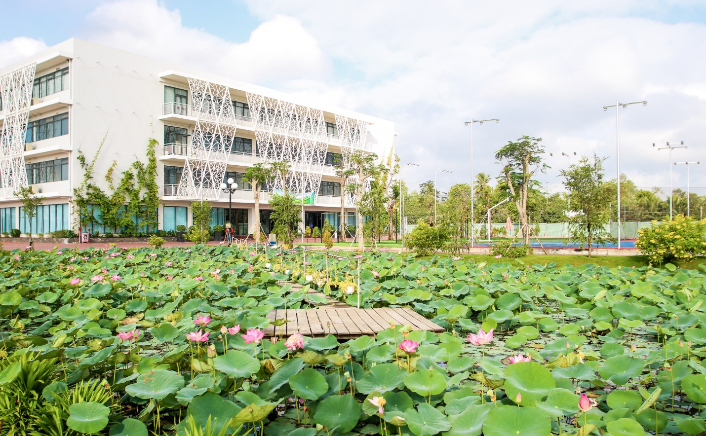  Những góc hình tình bể bình, đẹp lãng mạn như trời Âu trong khuôn viên Đại học FPT Campus Cần Thơ - Ảnh 2.