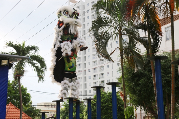 Gặp đội lân của những đứa trẻ mồ côi, trẻ lang thang giữa Sài Gòn - Ảnh 14.