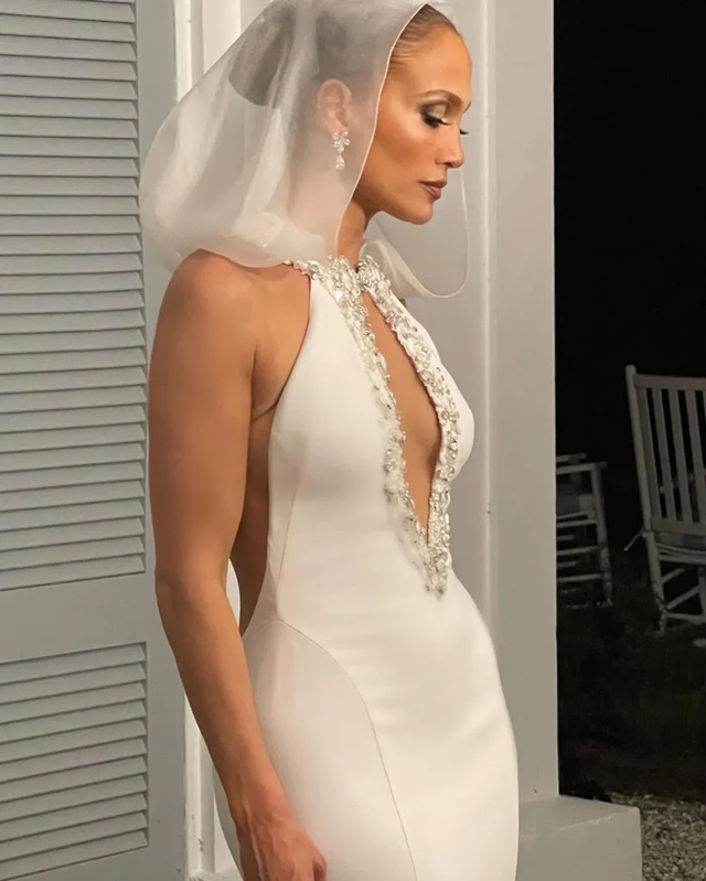 Ba chiếc váy Ralph Lauren thủ công trong đám cưới cô dâu Jennifer Lopez - Ảnh 3.