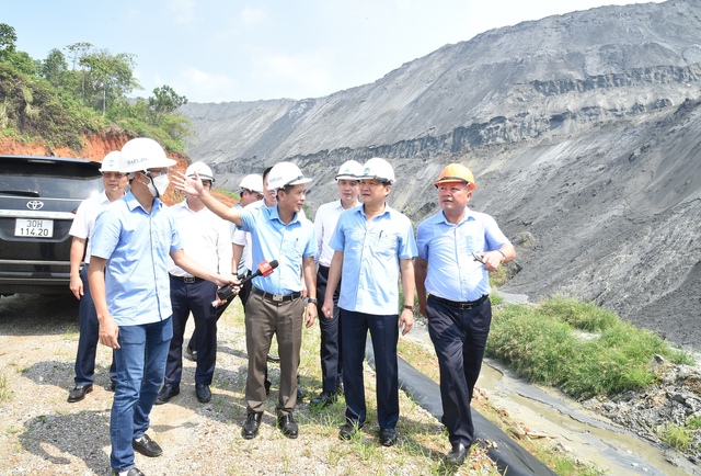 Phó Thủ tướng Lê Minh Khái kiểm tra hai dự án yếu kém tại Lào Cai - Ảnh 8.