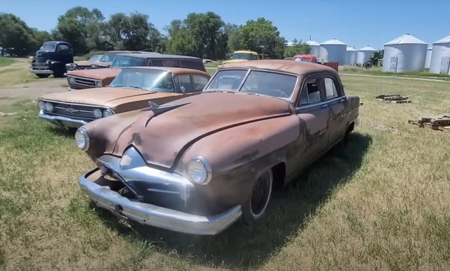 Phát hiện bộ sưu tập xe hơi cổ được cất giấu suốt 60 năm - Ảnh 3.