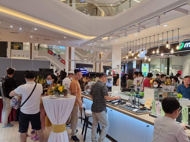 Khai trương Sony Center tại Vincom Mega Mall Hà Nội: người dùng thêm nhiều trải nghiệm - Ảnh 1.