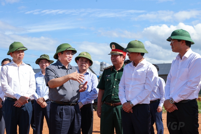 Thủ tướng khảo sát dự án sân bay Sa Pa, đường nối cao tốc Nội Bài - Lào Cai tới Sa Pa - Ảnh 2.