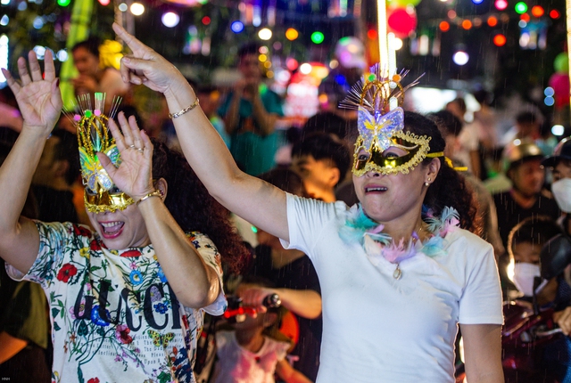  Tưng bừng không khí lễ hội Tết Trung thu lớn nhất cả nước ở Tuyên Quang - Ảnh 15.