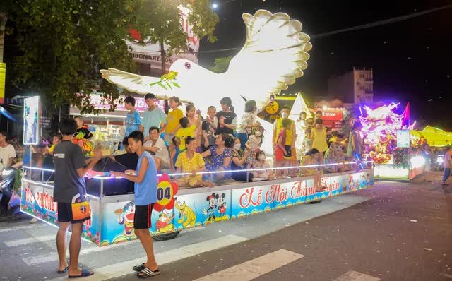  Tưng bừng không khí lễ hội Tết Trung thu lớn nhất cả nước ở Tuyên Quang - Ảnh 3.