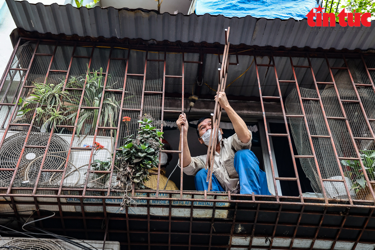 Hà Nội vận động mở lối thoát nạn thứ 2 trong nhà dân đề phòng cháy nổ - Ảnh 1. Hà Nội vận động mở lối thoát nạn thứ 2 trong nhà dân đề phòng cháy nổ - Ảnh 1.