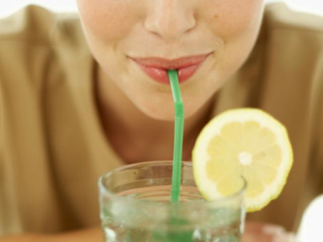 Nước chanh cho thêm thứ này để uống sẽ giúp làm sạch mạch máu, tránh đau tim, đột quỵ - Ảnh 6.
