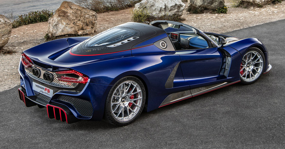 Tranh ngôi xe mui trần nhanh nhất thế giới: Bugatti vừa ra mắt đã bị hãng xe Mỹ nhòm ngó - Ảnh 1.
