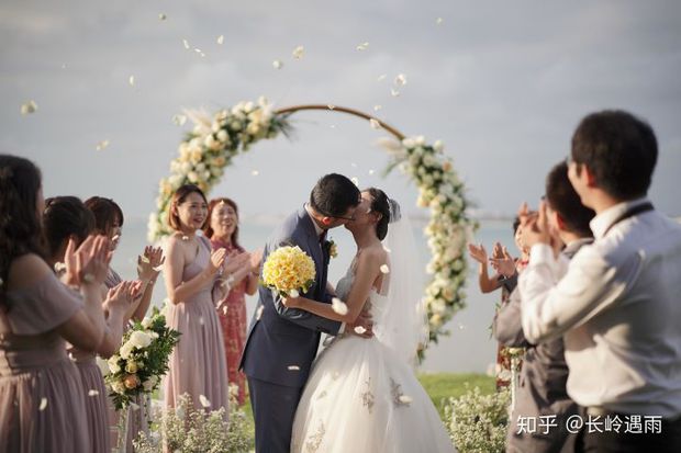 Cô dâu mời 17 người thân, bạn bè sang Bali dự đám cưới - Ảnh 23.