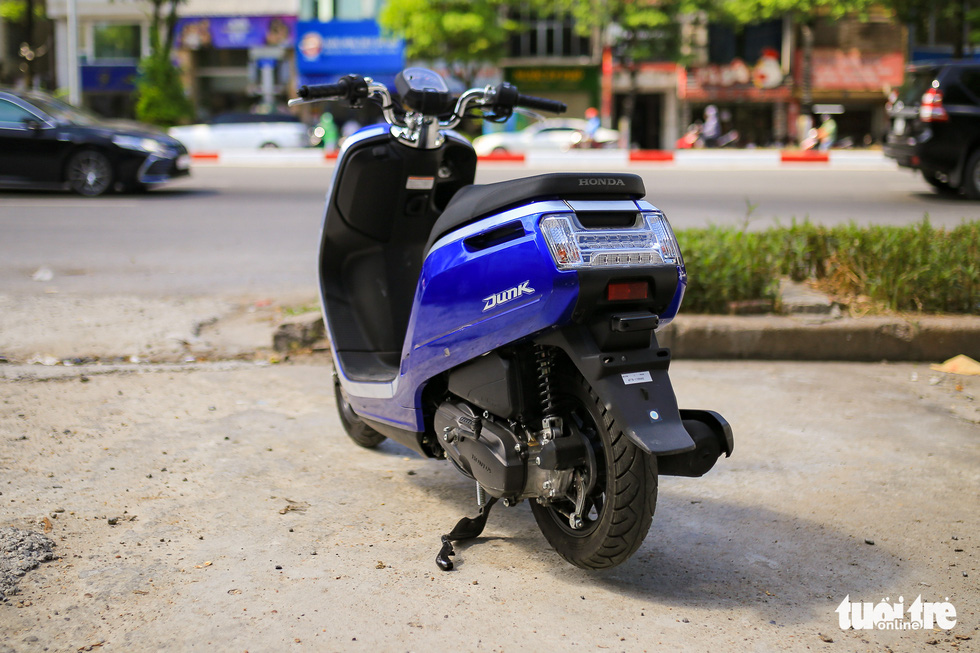 Cận cảnh xe ga Honda Dunk 50cc được hét giá 69 triệu đồng  Báo Khánh Hòa  điện tử